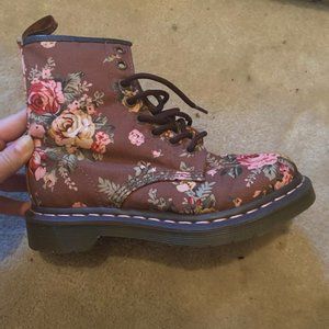 NEW Dr. Martens boots size 6